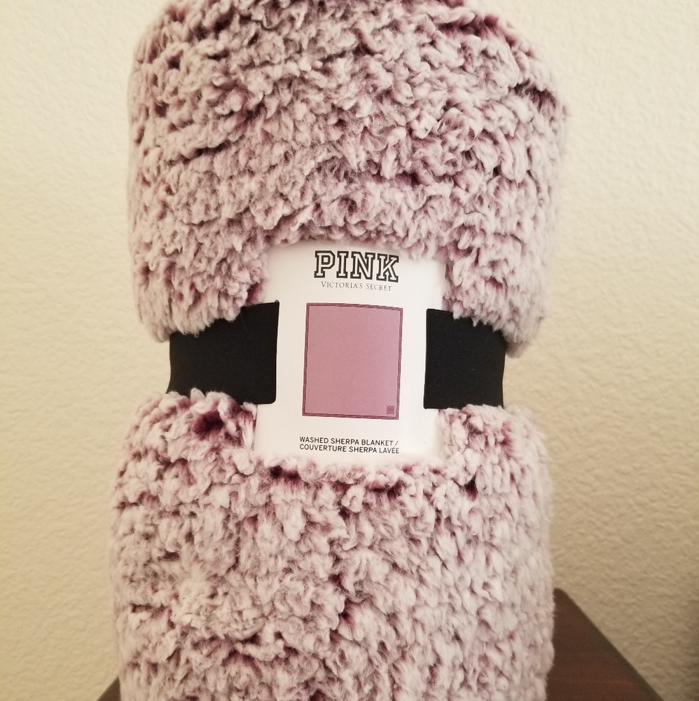 VS PINK SHERPA BLANKET NWT
